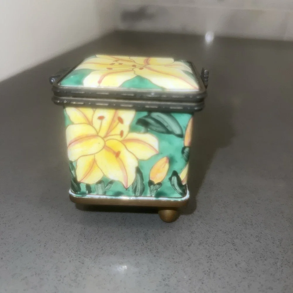 2002 Kelvin Chen Enamel Hinged Flower Stamp Dispenser or Trinket Box No. 821